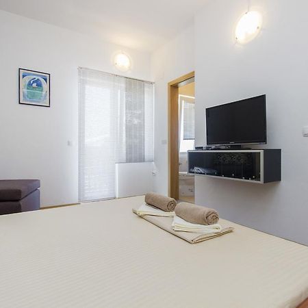 Apartments Zoran Pirovac Bagian luar foto