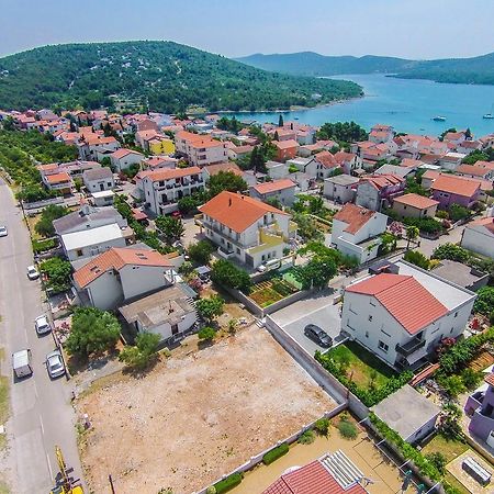 Apartments Zoran Pirovac Bagian luar foto