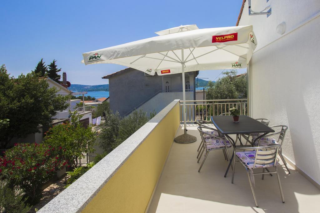 Apartments Zoran Pirovac Bagian luar foto