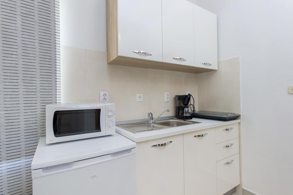 Apartments Zoran Pirovac Bagian luar foto