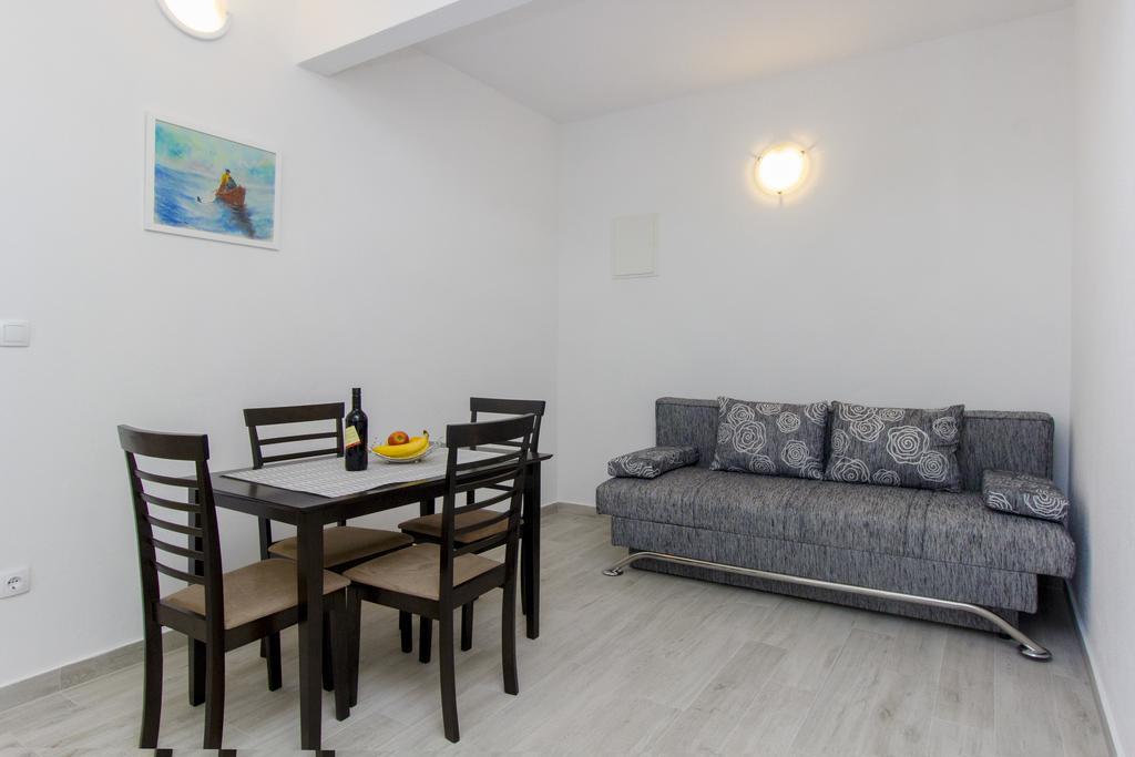 Apartments Zoran Pirovac Bagian luar foto