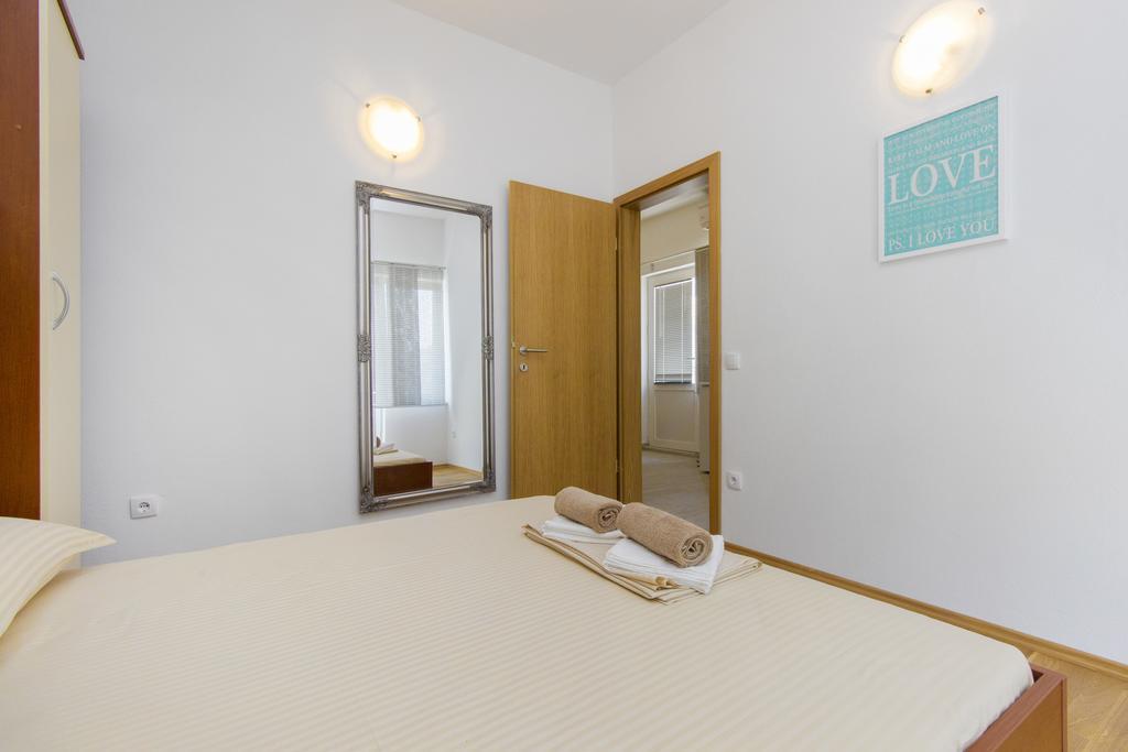 Apartments Zoran Pirovac Bagian luar foto