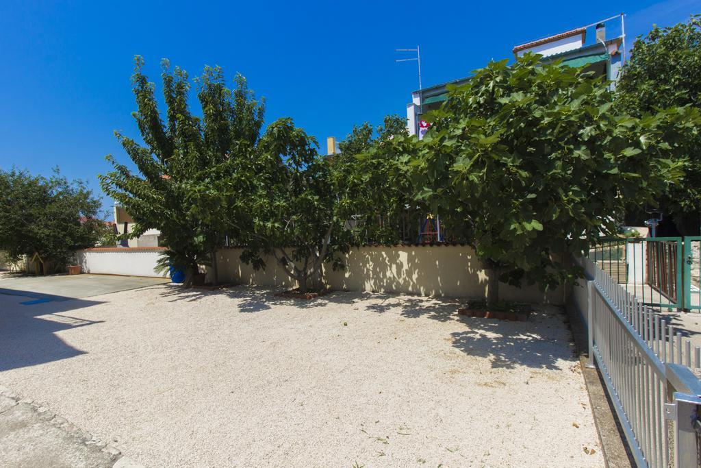 Apartments Zoran Pirovac Bagian luar foto