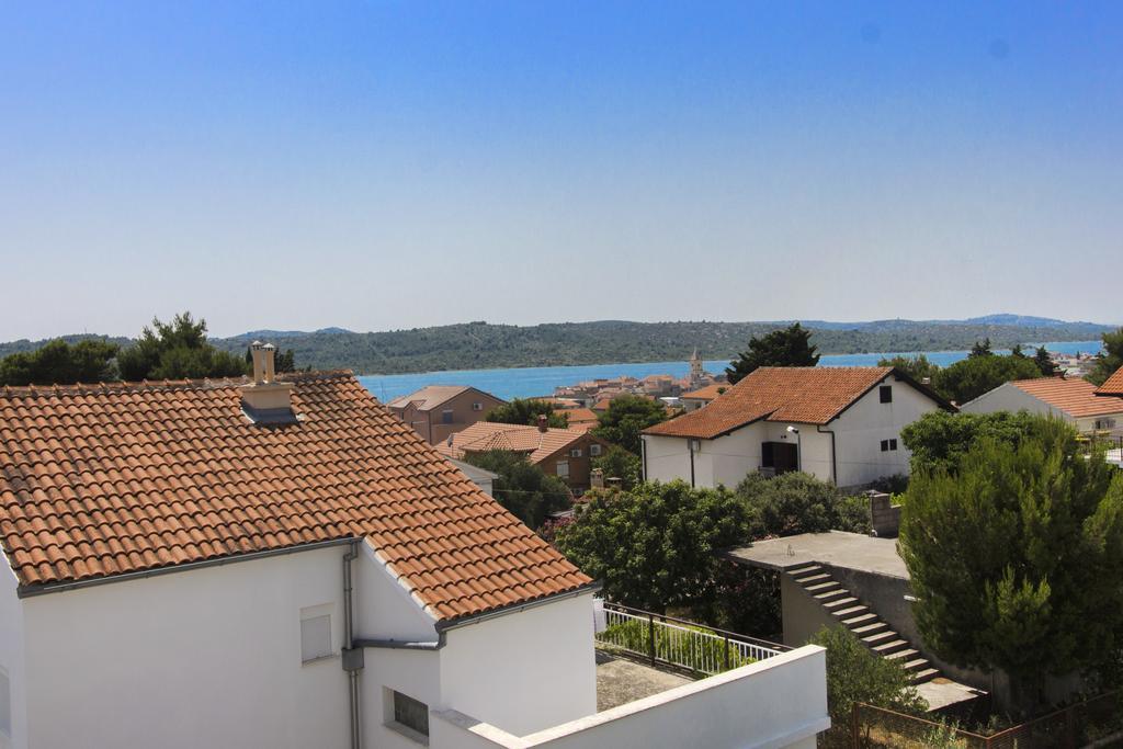 Apartments Zoran Pirovac Bagian luar foto