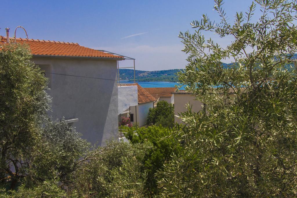Apartments Zoran Pirovac Bagian luar foto