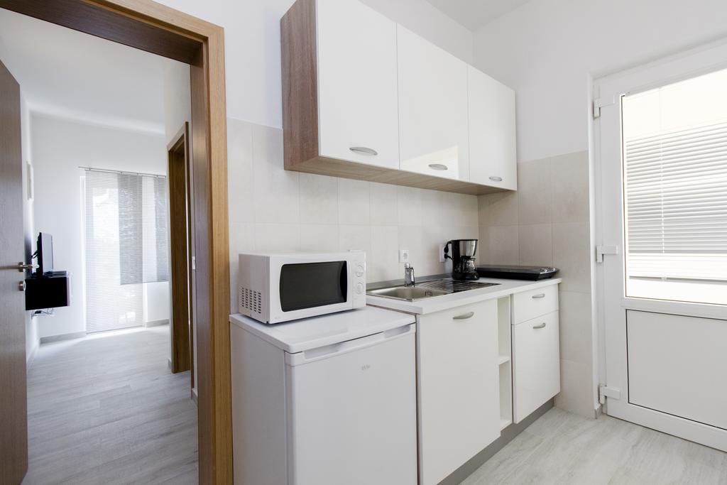 Apartments Zoran Pirovac Bagian luar foto
