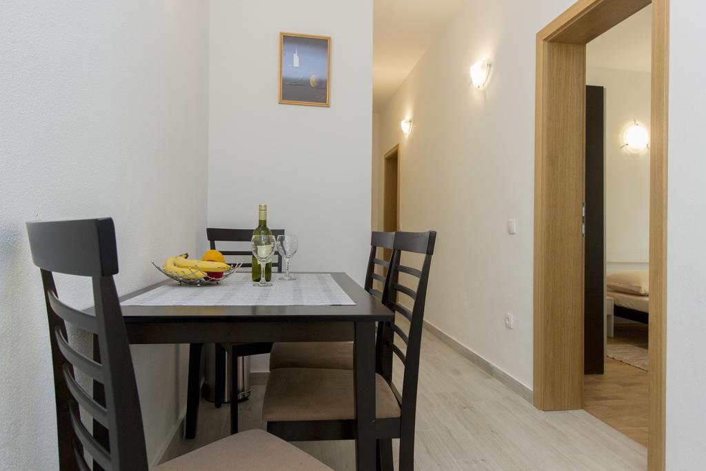 Apartments Zoran Pirovac Bagian luar foto