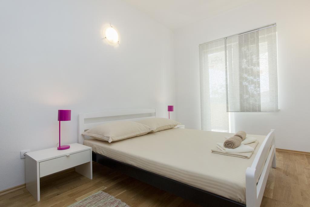 Apartments Zoran Pirovac Bagian luar foto