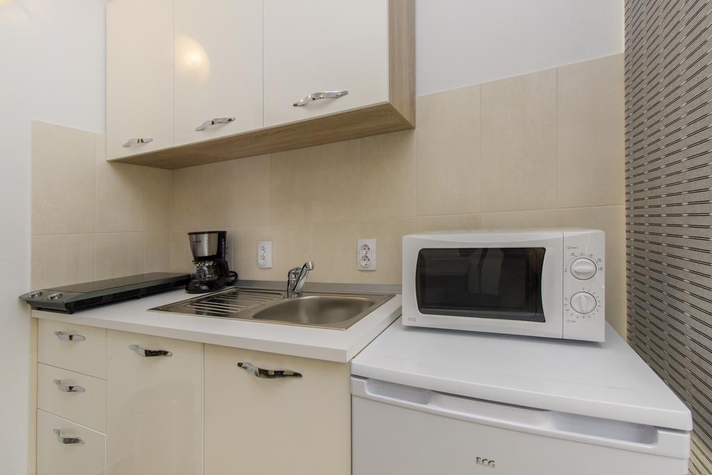 Apartments Zoran Pirovac Bagian luar foto