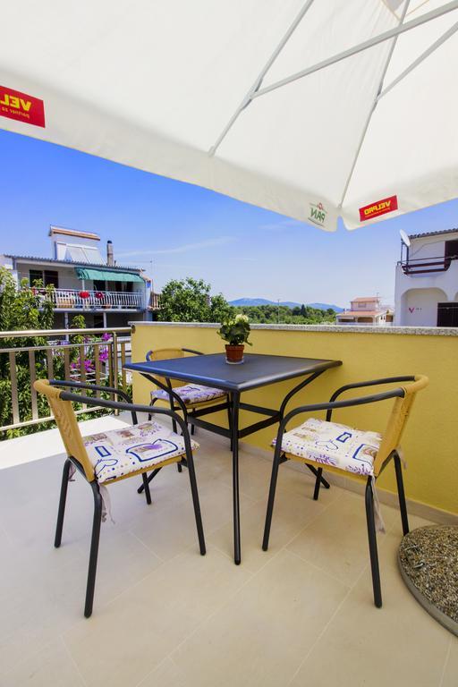 Apartments Zoran Pirovac Bagian luar foto