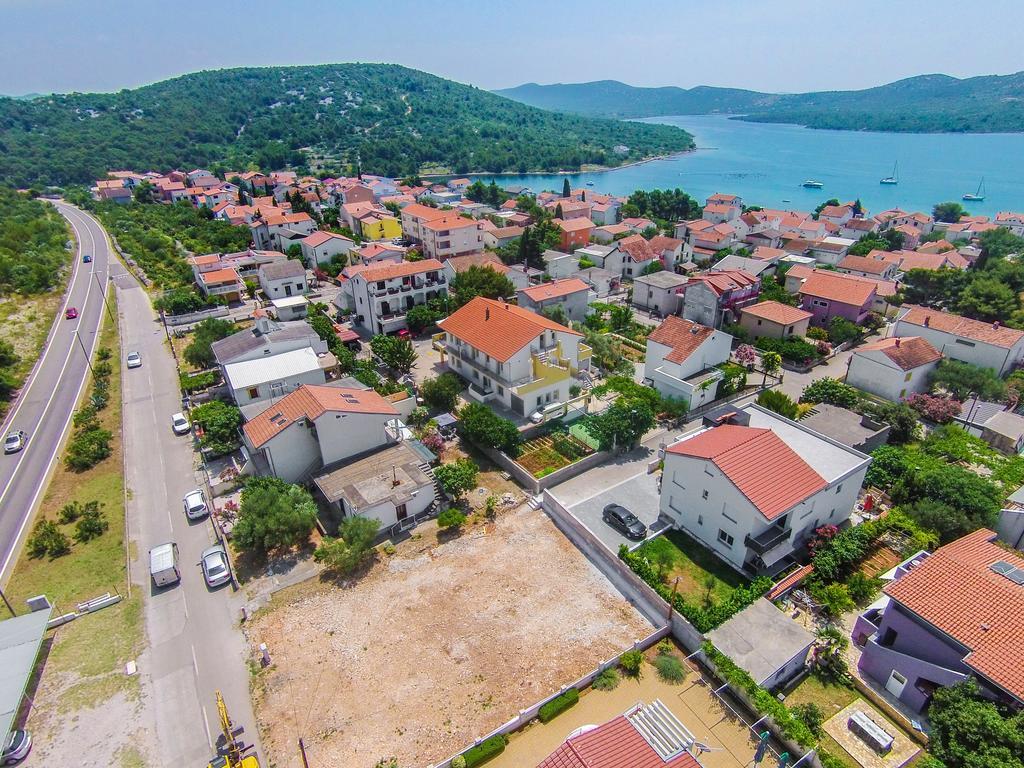 Apartments Zoran Pirovac Bagian luar foto
