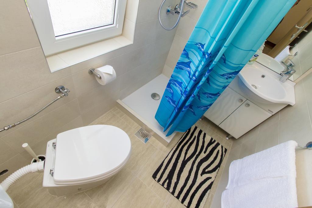 Apartments Zoran Pirovac Bagian luar foto