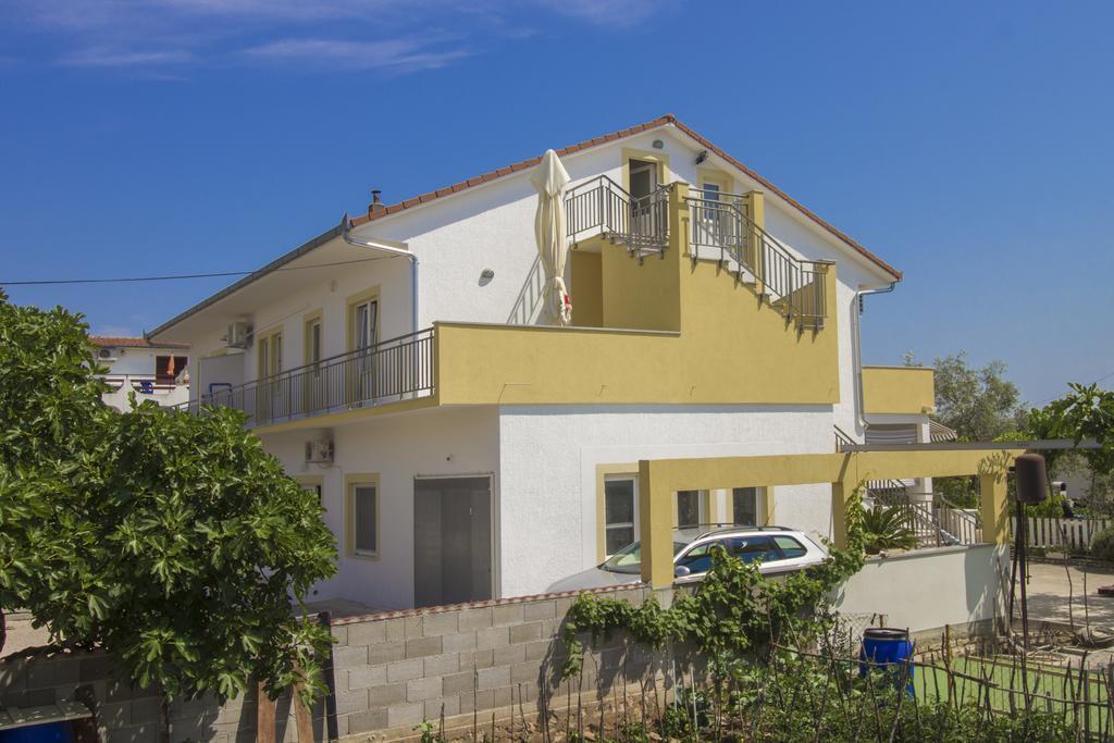 Apartments Zoran Pirovac Bagian luar foto