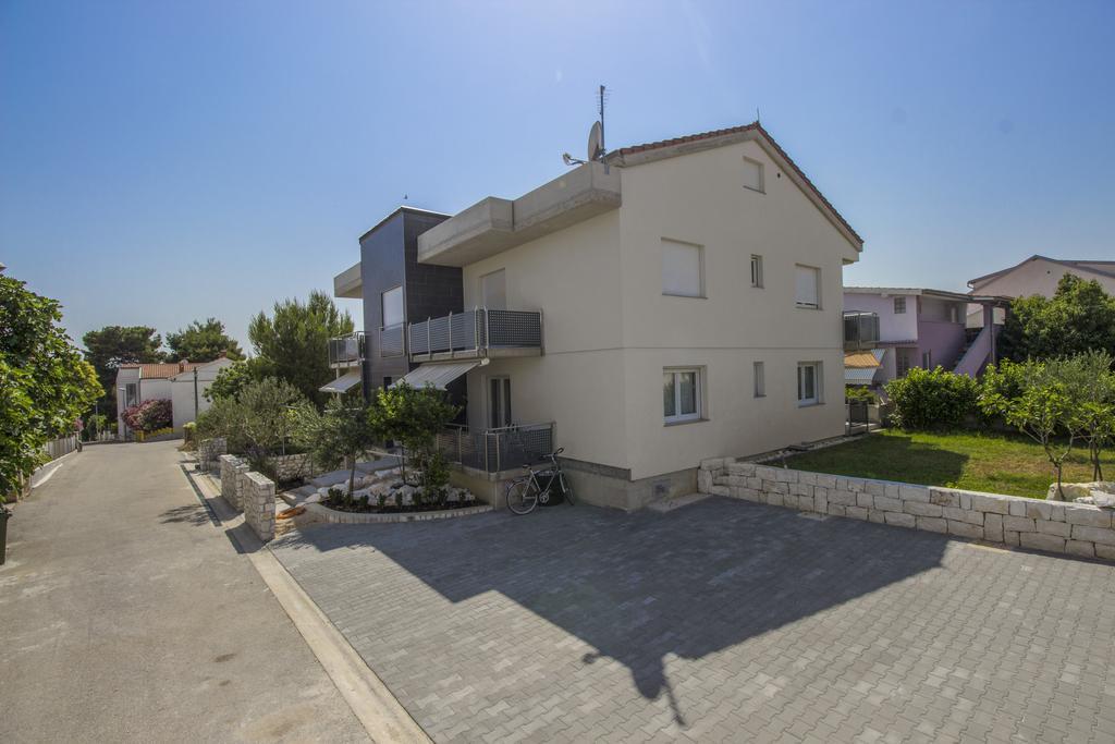 Apartments Zoran Pirovac Bagian luar foto